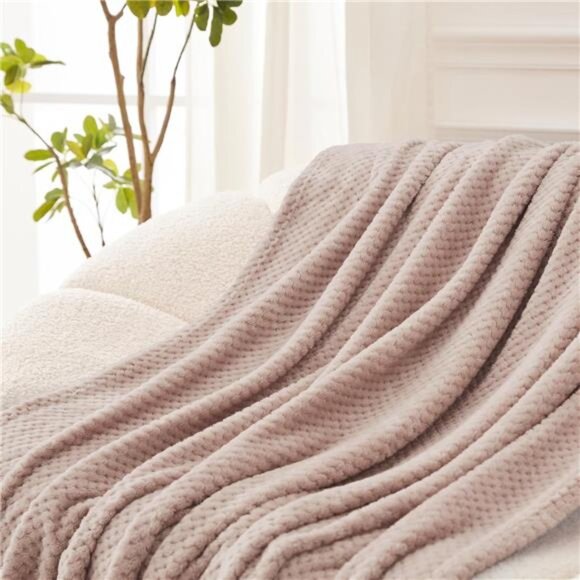 Fleece Throw Blanket Extra Large, Super Soft and Warm Blankets - Picture 4 of 7